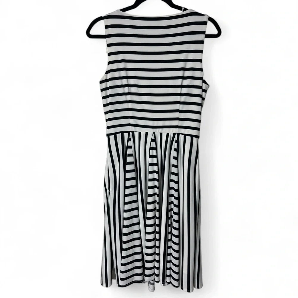 Maggy London - Women's Striped Jersey Fit & Flare Dress Black White V Neck Sz. 6 - Picture 3 of 7